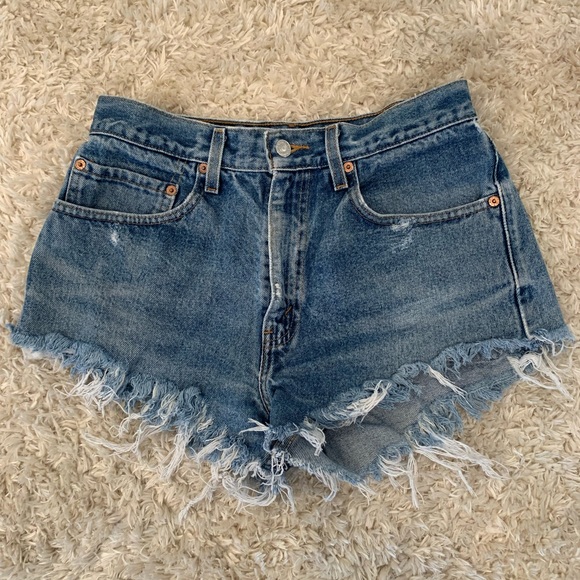 Vintage Levi’s cut off shorts - Picture 2 of 2